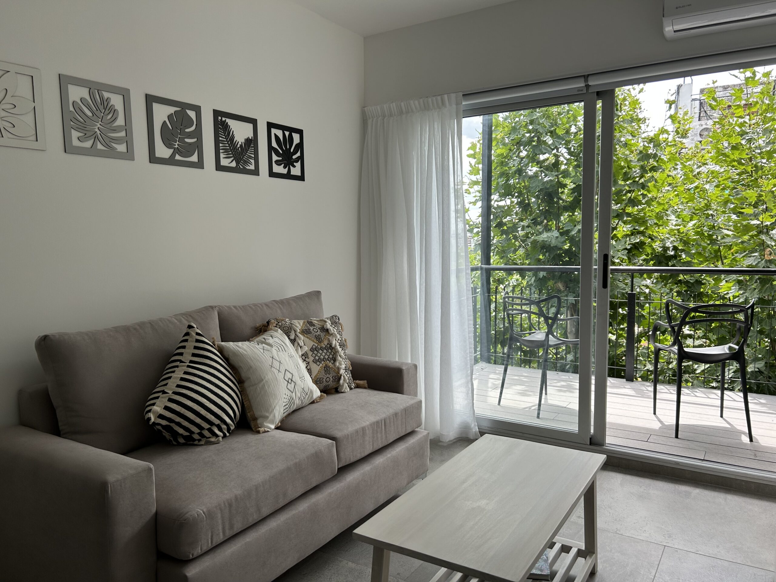 Moderno departamento con balcón en Colegiales