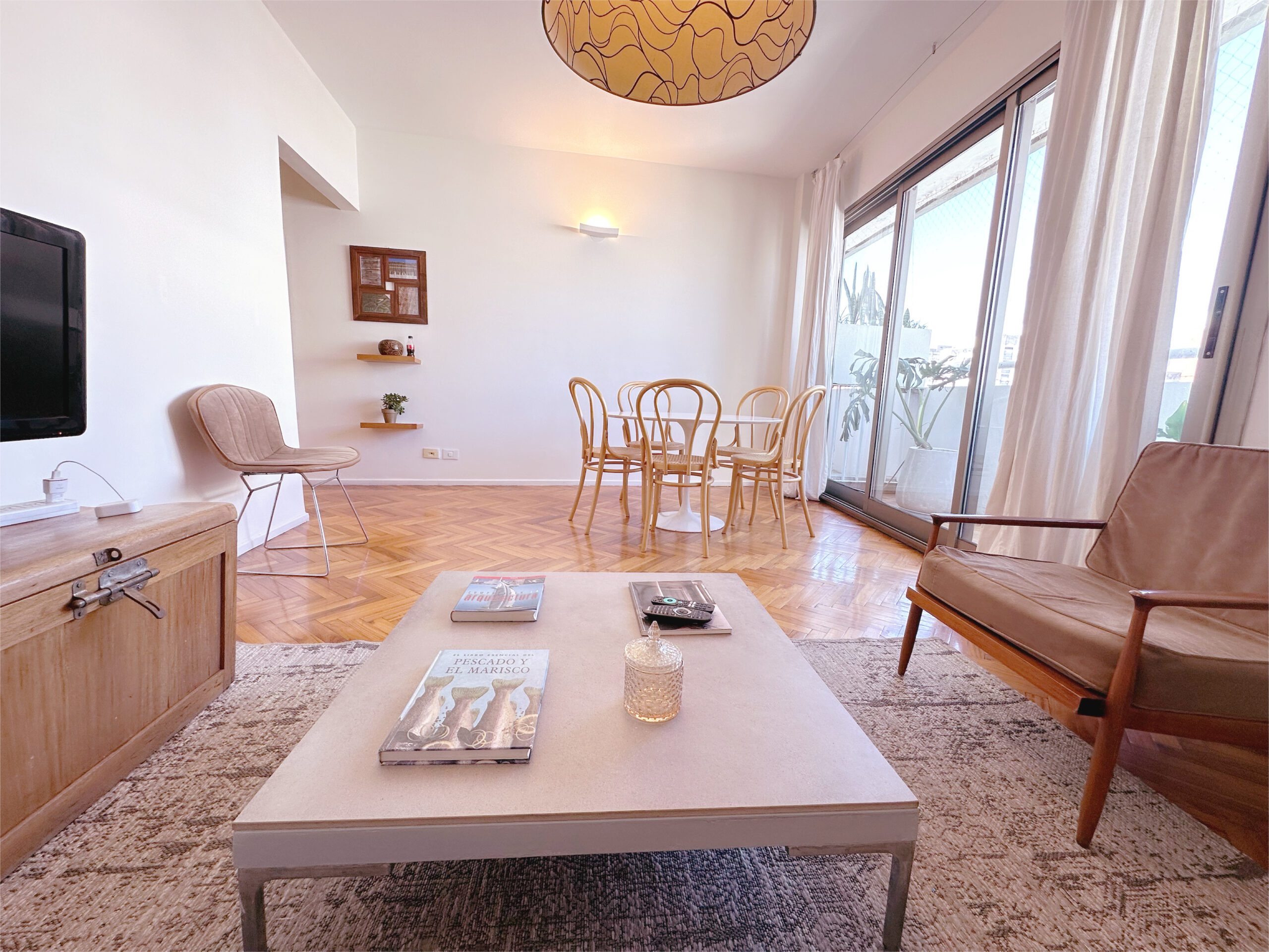 Amplio y luminoso departamento en Recoleta