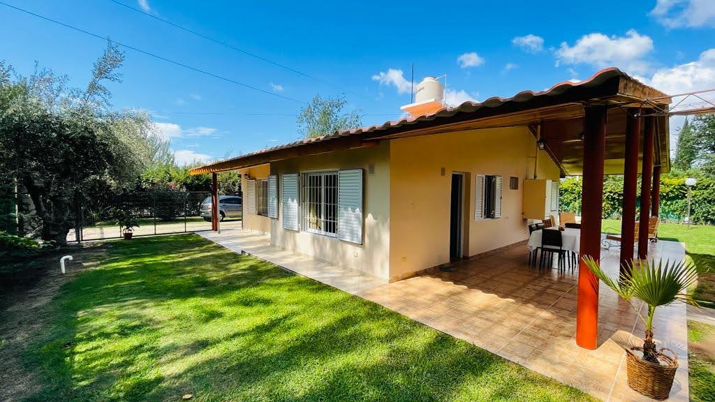 CASAS CON PARQUE Y PISCINA