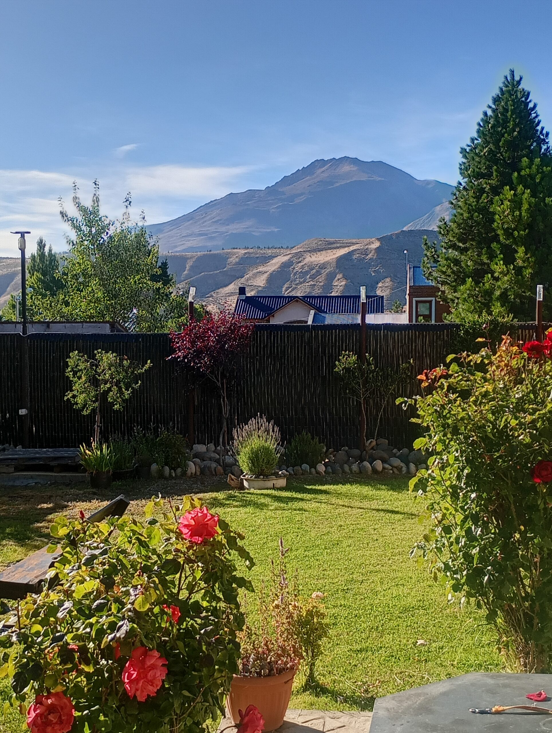 Hospedaje en el exclusivo barrio residencial Villa Ayelén, Esquel, a 3 km del Centro y a 4 cuadras de la Ruta 257….