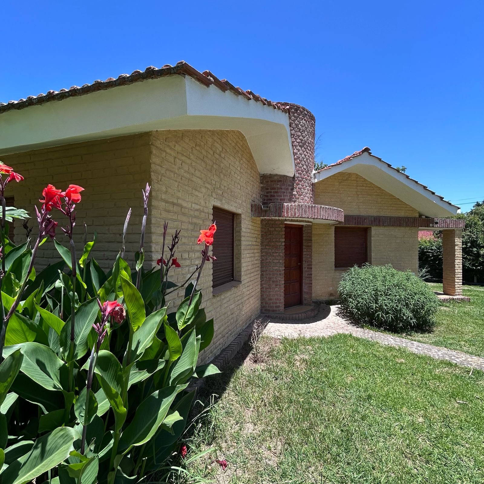 Amplia casa a solo unos metros del centro – RentVGB