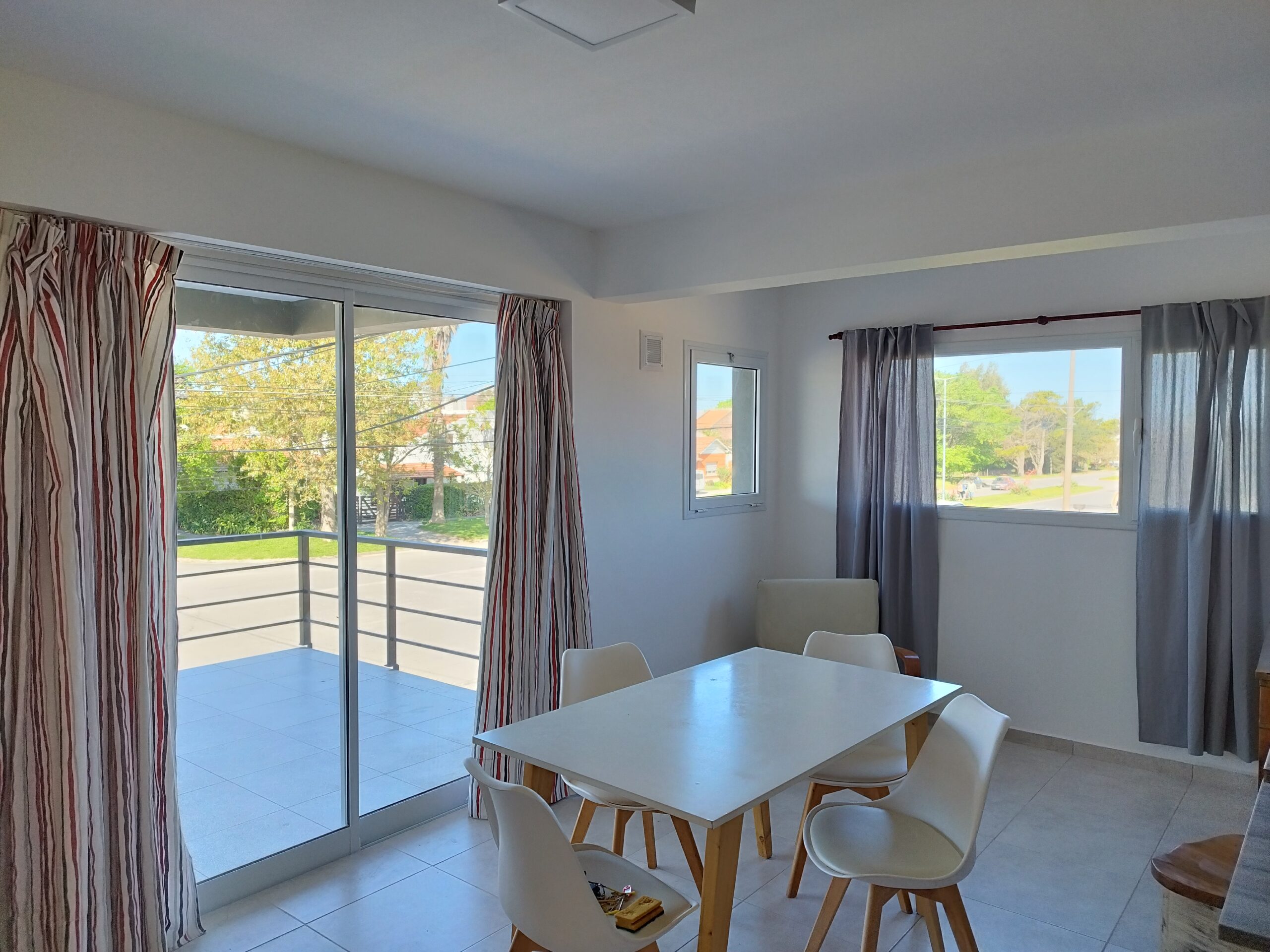 Luminoso Departamento con parrilla y cochera propia