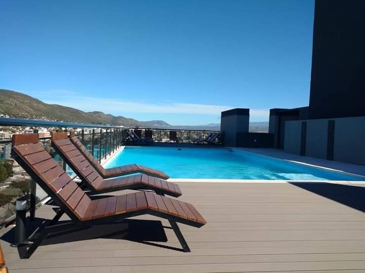 Hermoso departamento en el segundo piso en edificio de categoría Miralejos 7 premium resort,