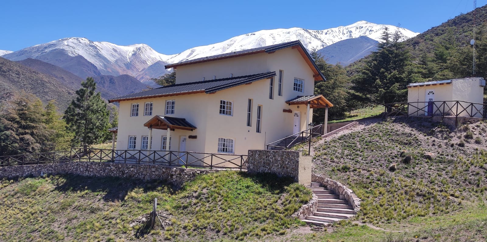 El Pinar en La Ventana – Cabañas – Mendoza