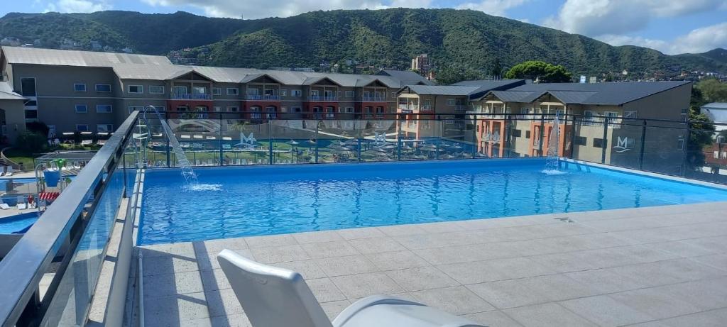 Moderno triplex centrico