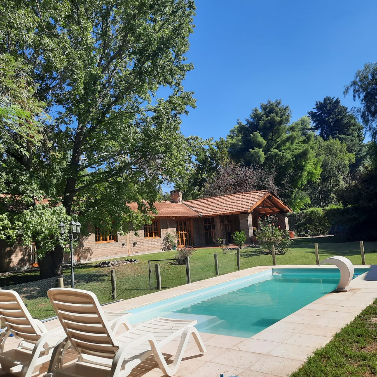 HERMOSA CASA EN CHACRAS DE CORIA