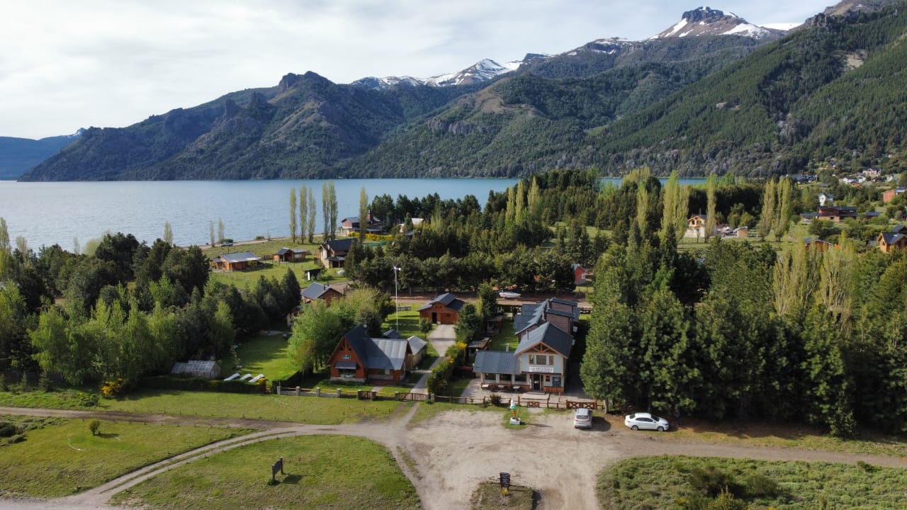 Cabañas con vistas a pocos metros del lago meliquina