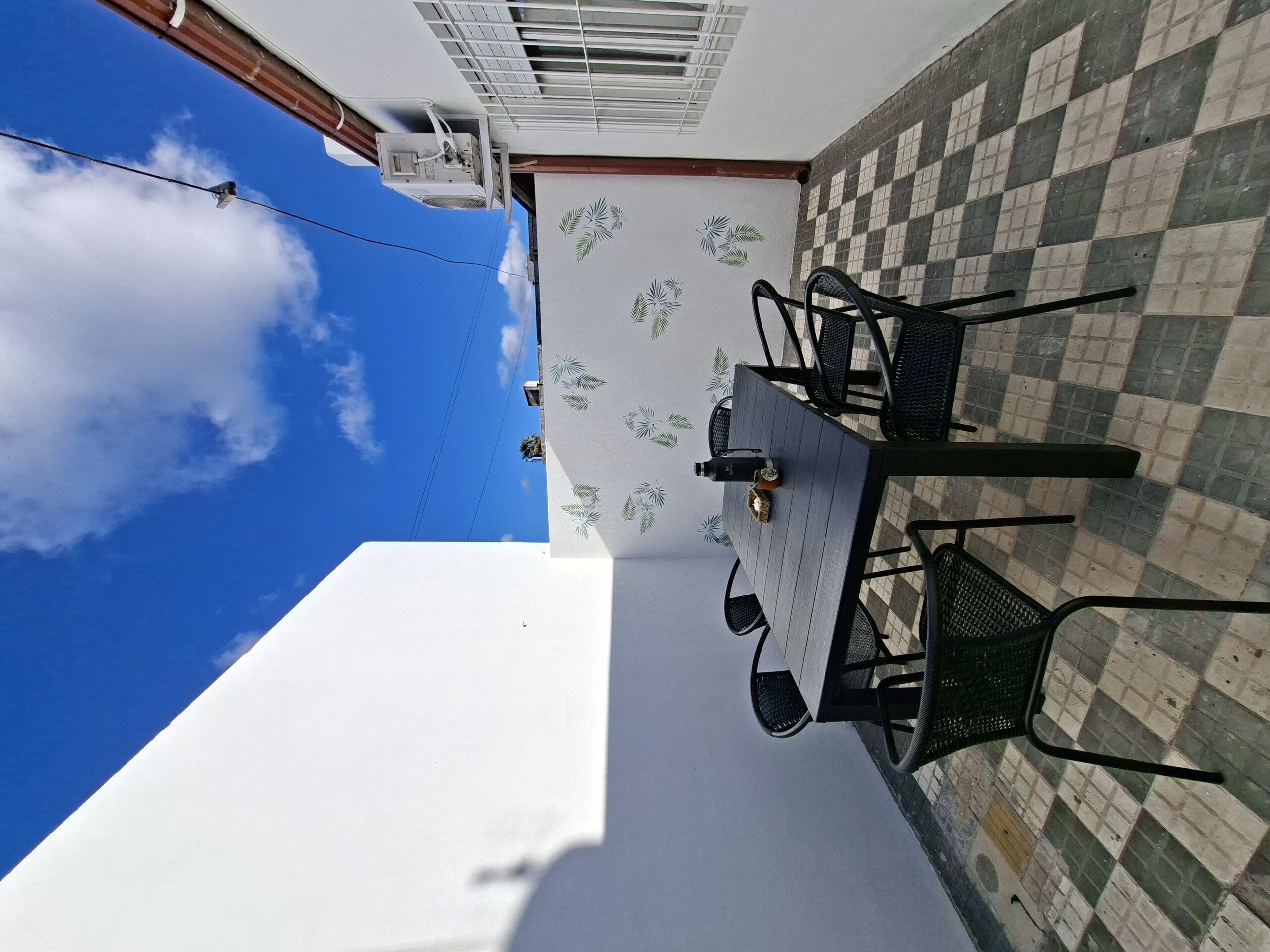 Casa independiente con patio cercana al centro y al Calvario