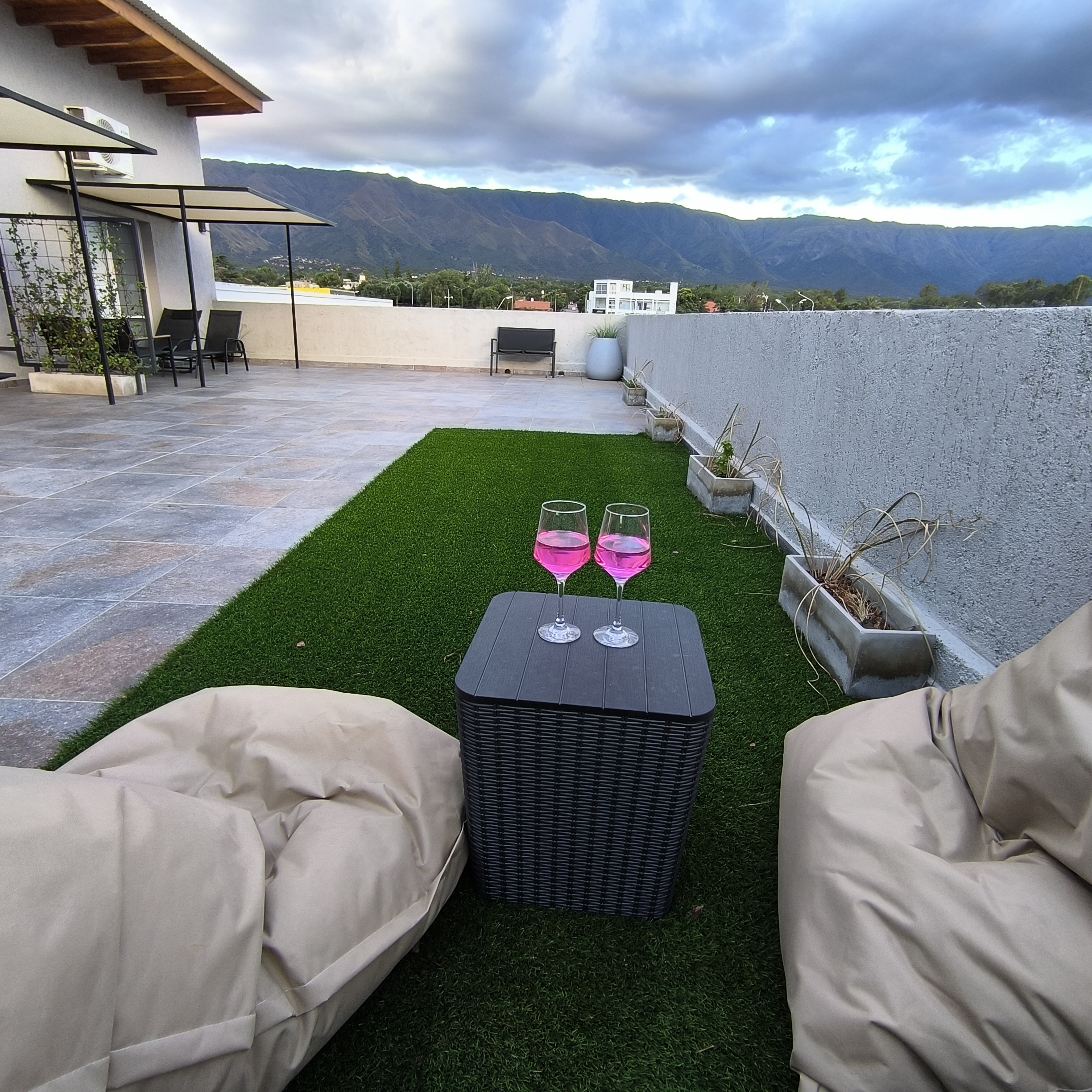 Amplio luminoso y moderno Depto para parejas Merlo S Luis centro