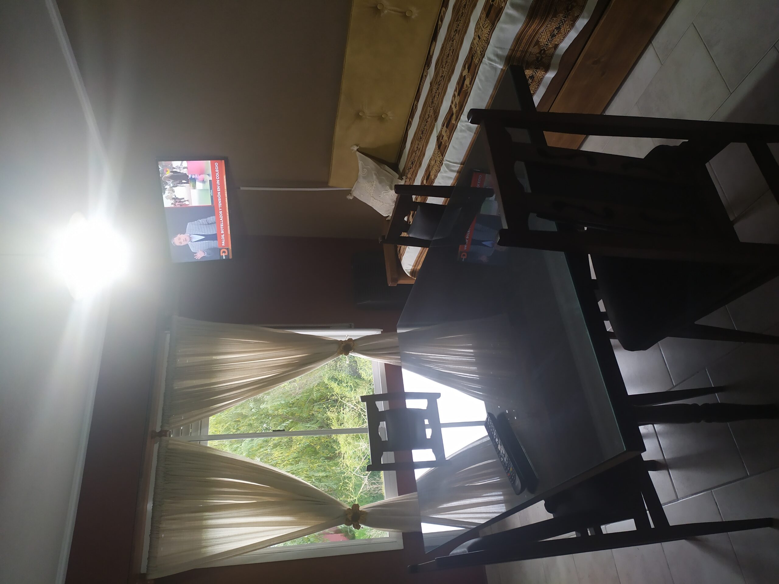 Departamento a 10 minutos del centro ubicado en planta alta.Totalmente equipado. Estacionamiento interno y parrilla