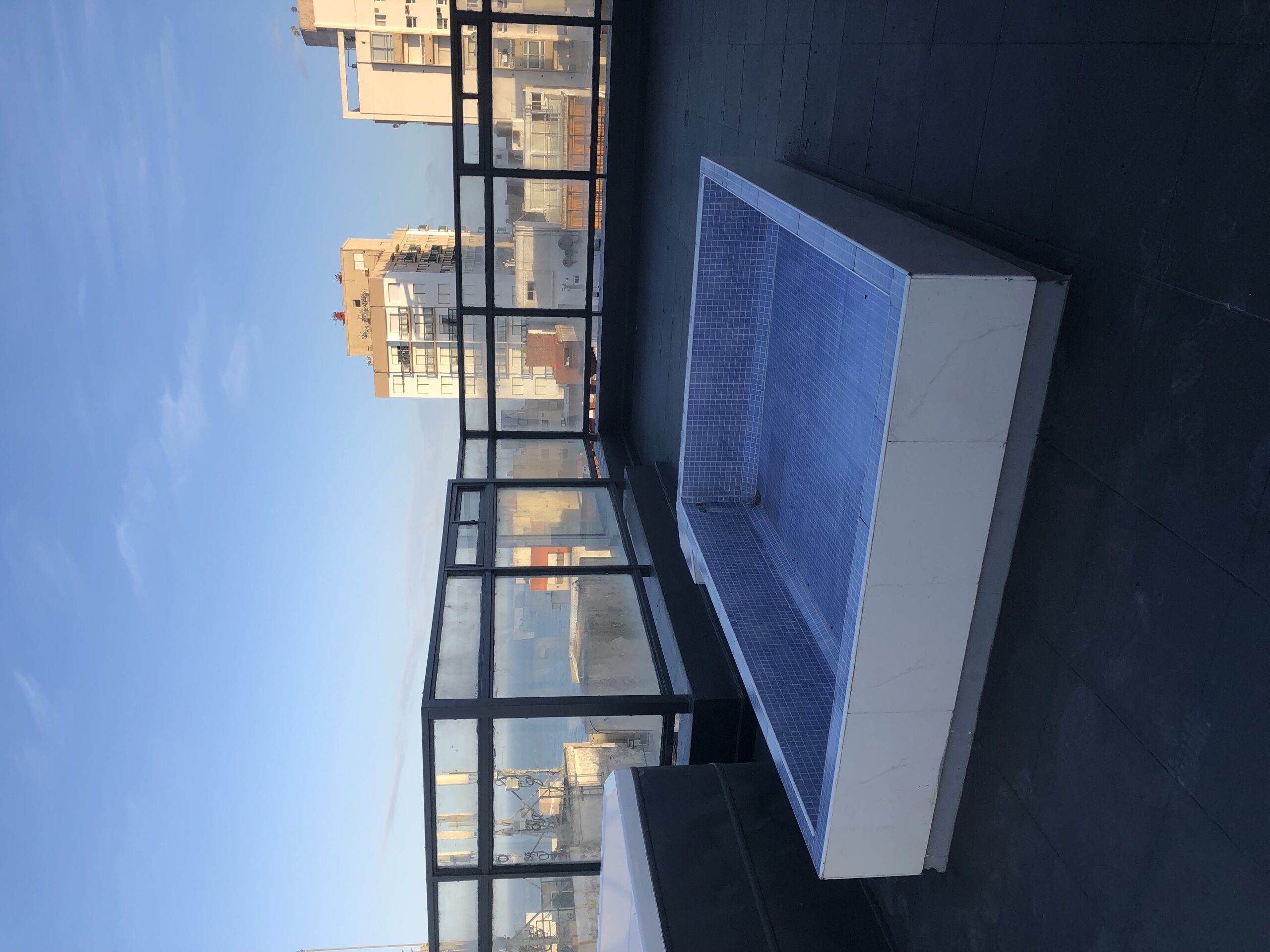 Una perla cerca del mar