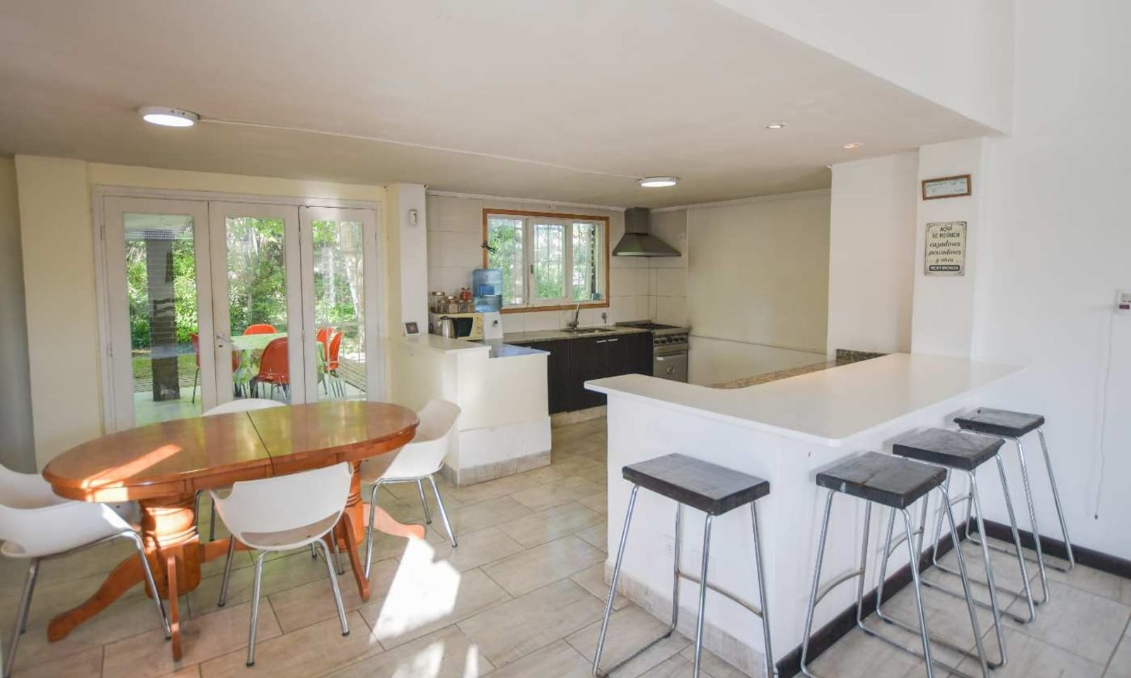 Amplia casa a 150 metros del mar