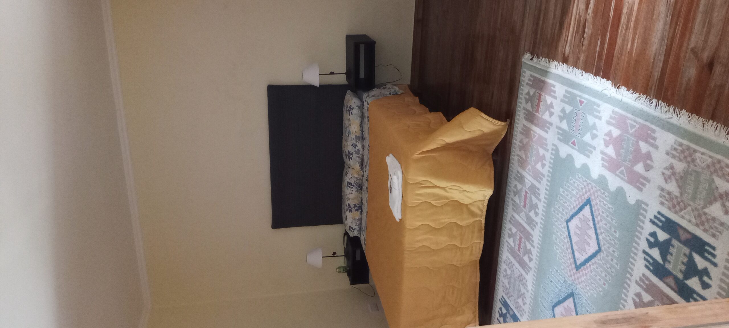 Casa antigua tres habitaciones con baño privado tv por cable wifi aire acondicionado acceso a cocina