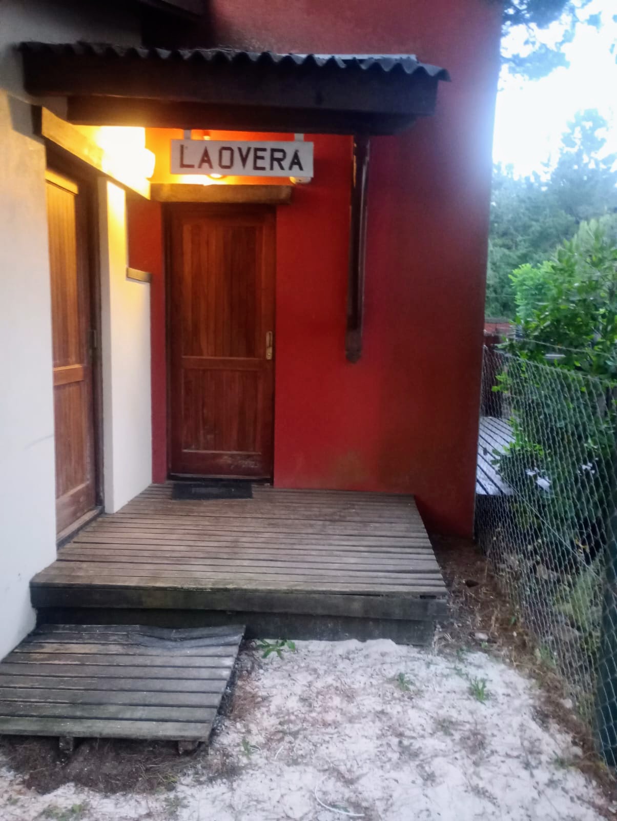 Casa tipo duplex, jardin guardacoche y parrilla. Mar azul