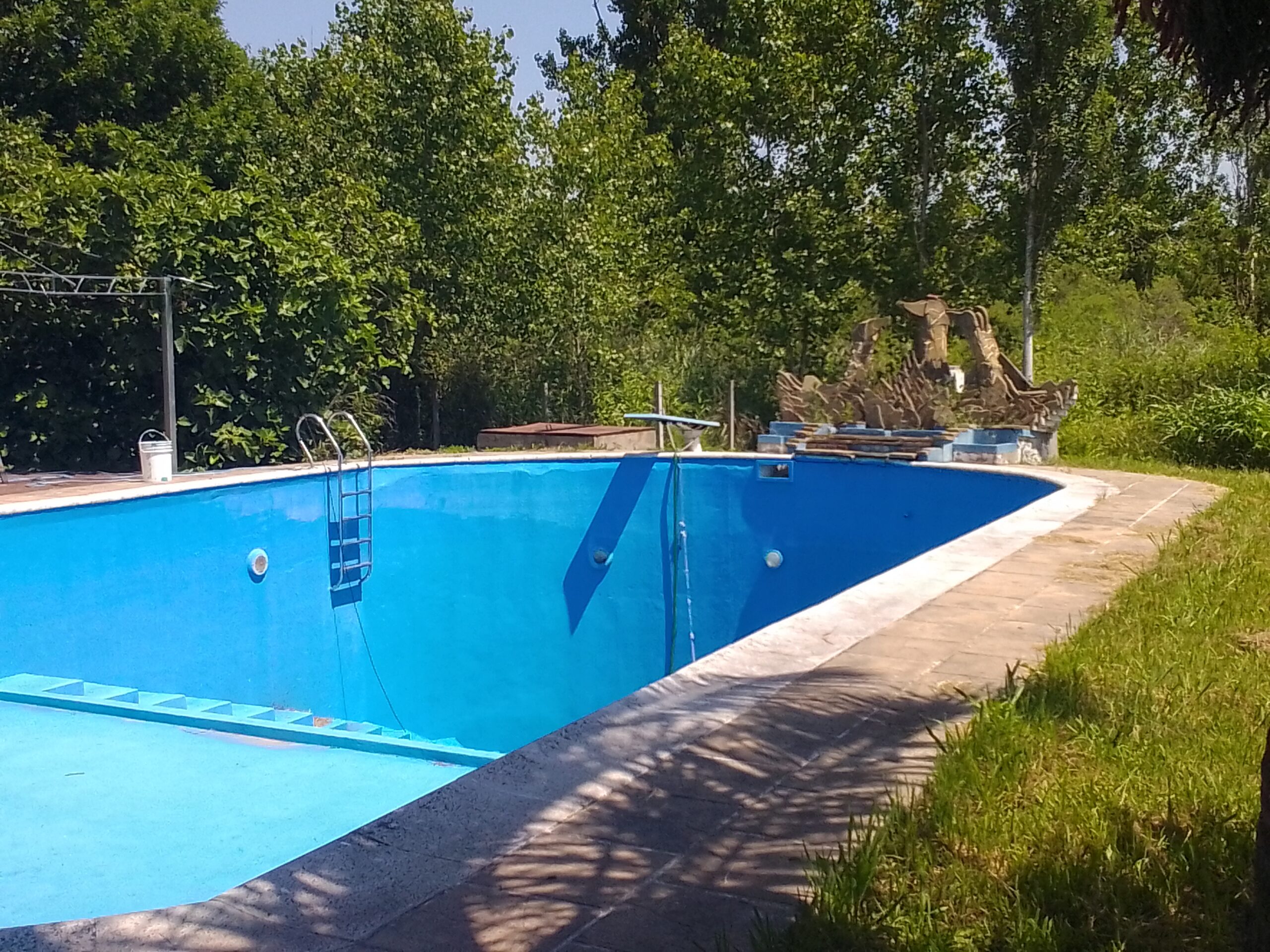 Hermoso salon de eventos con deck y pileta