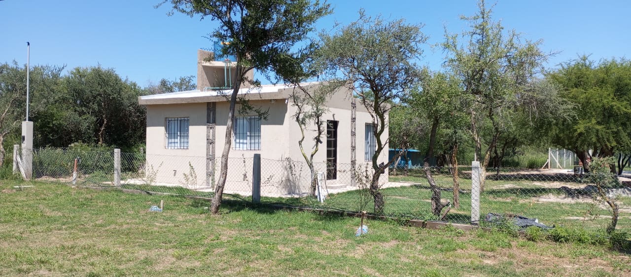 Moderna casa a 18 km de merlo san luis en Santa Rosa del conlara . Cuenta con una habitación, 1 baño y cocina comedor.