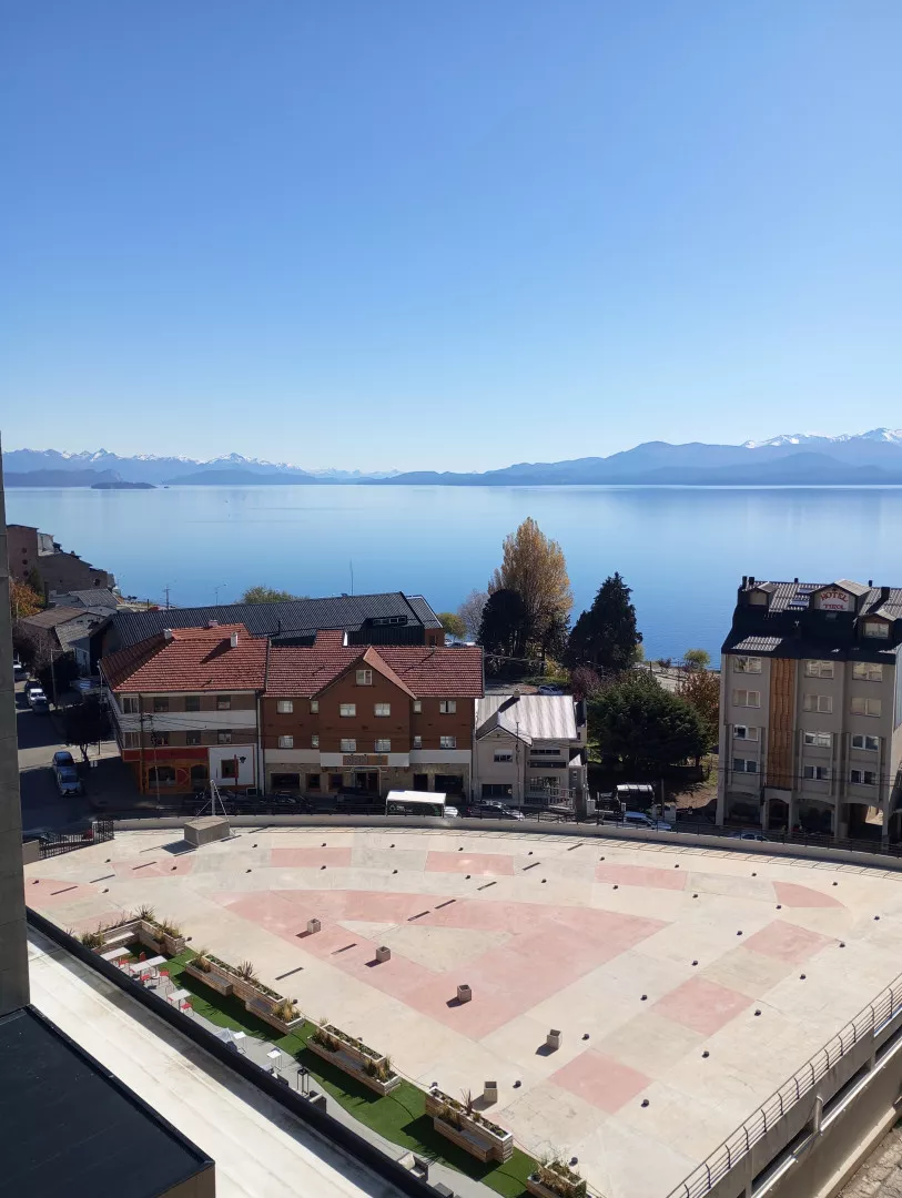 Departamento frente al Centro Cívico