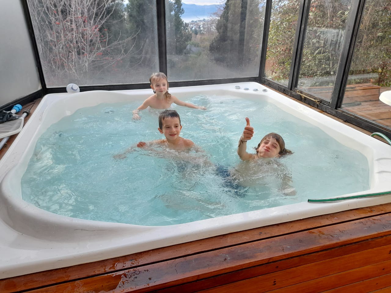 Casa de categoría para 5/7 personas con vista al lago y jacuzzi exterior cerca del centro