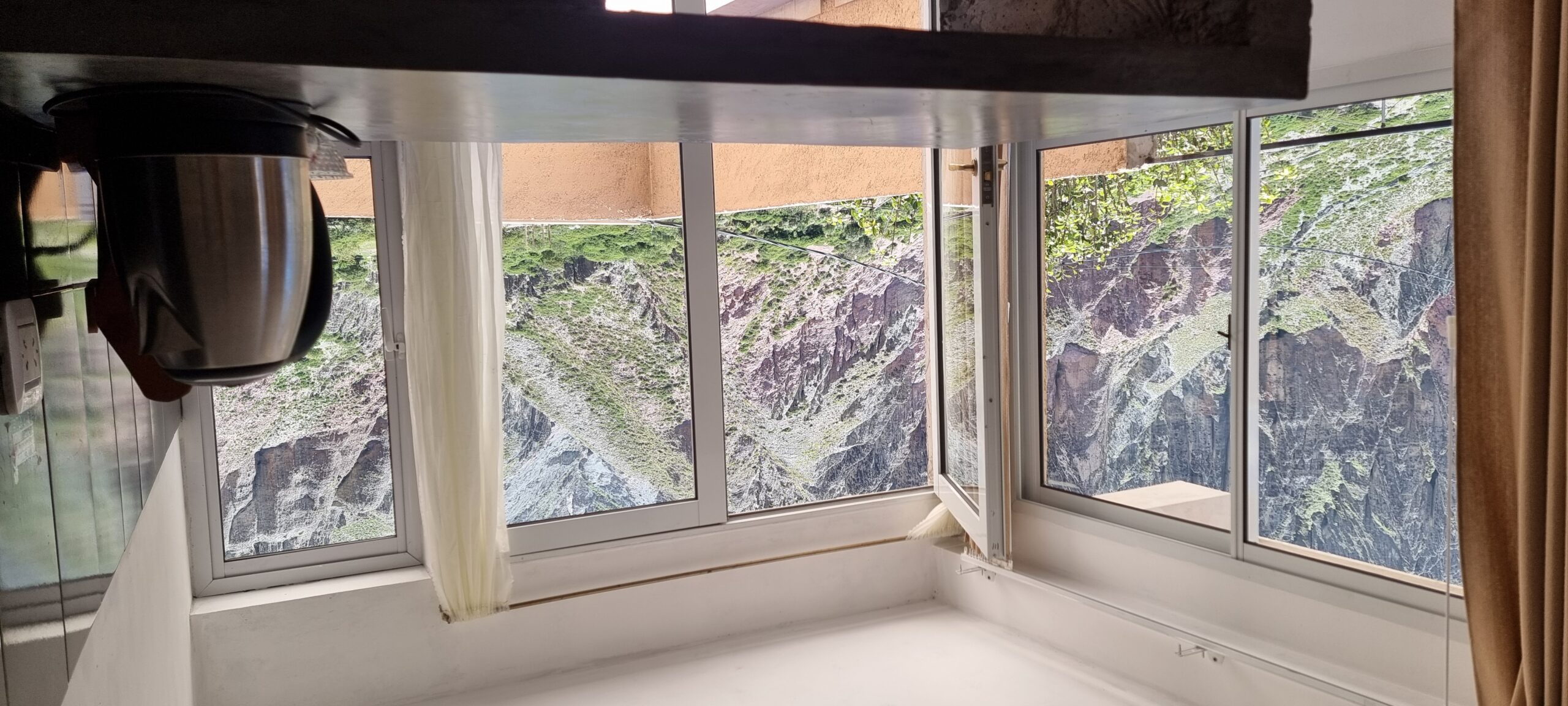 N 7° Habitación Familiar  con vista a  las  Montañas