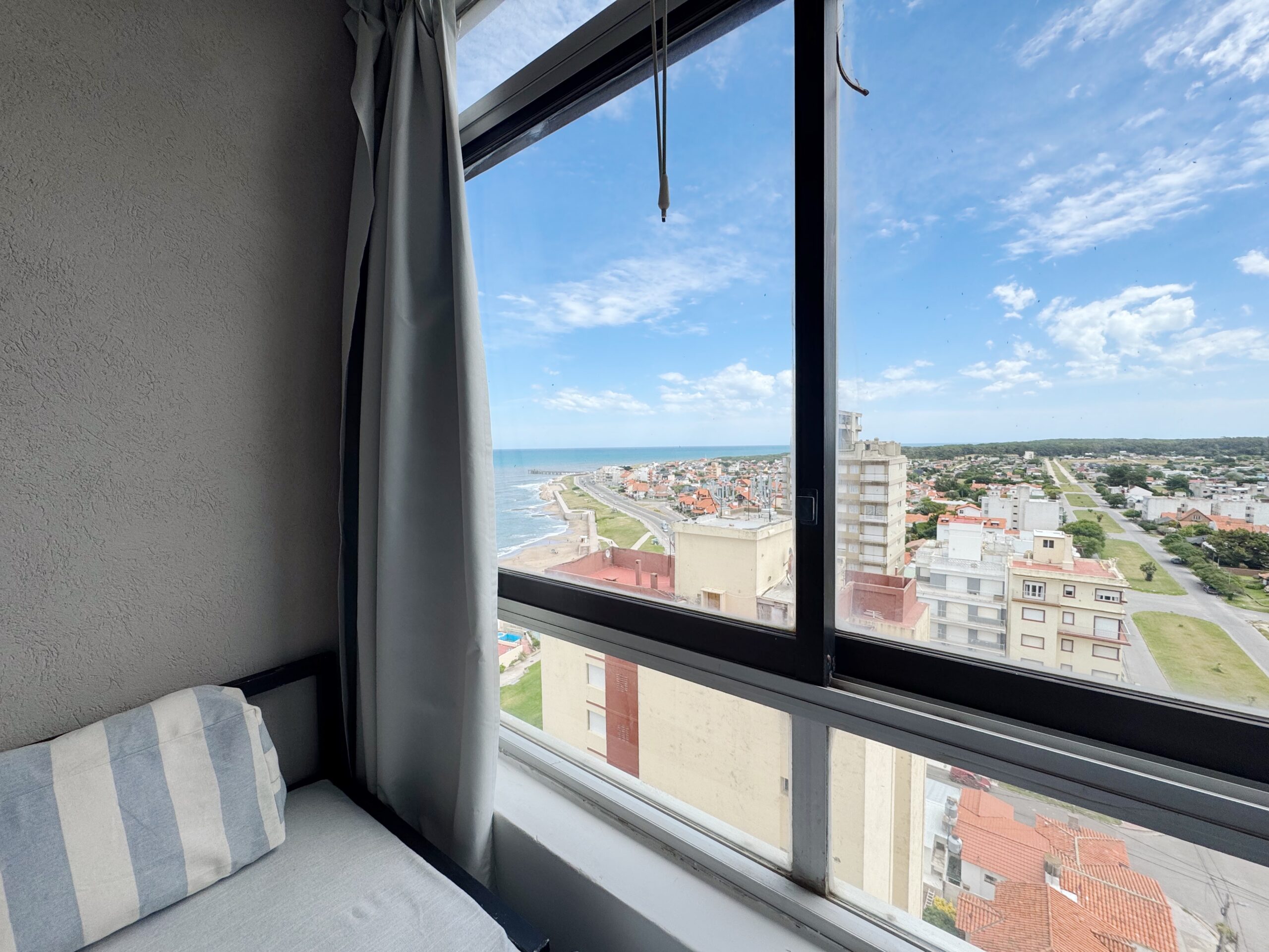 Departamento frente al mar con balcón en Miramar