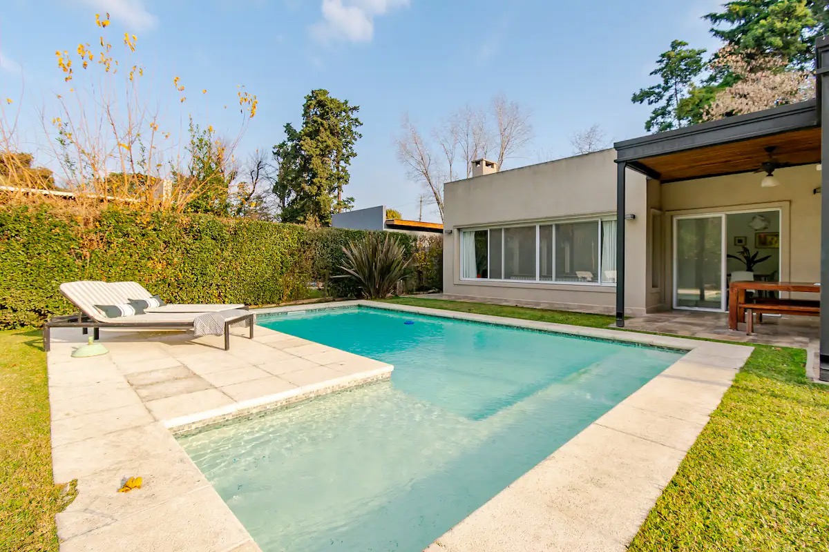 Casa privada con pileta climatizada en Pilar