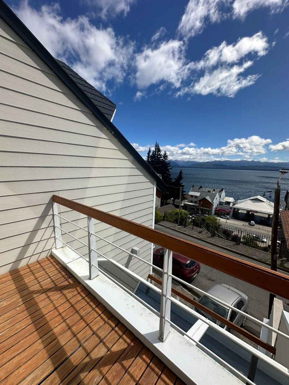Departamento con Balcon con Vista al Lago