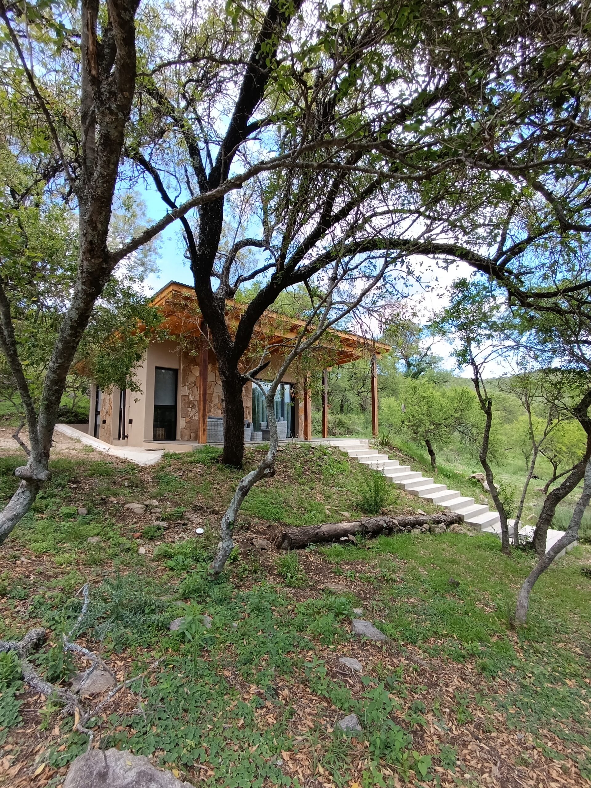 🏞️ Cabaña VenTeVeo – Acceso Exclusivo al Río y Vistas a la Montaña