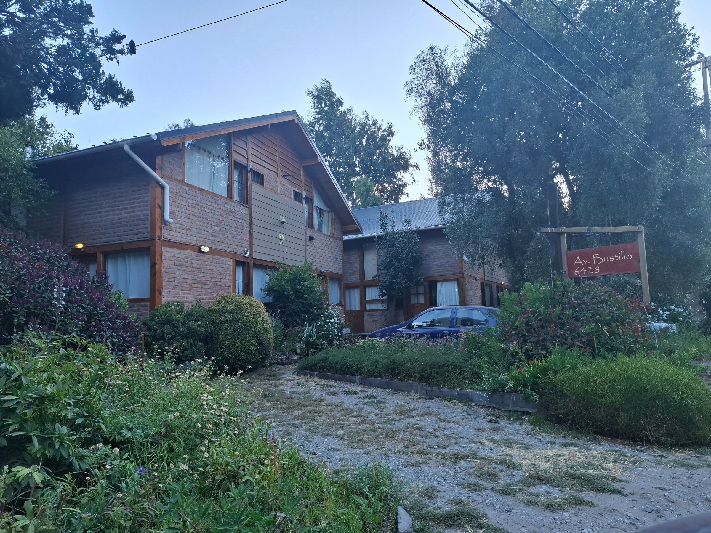 Cabaña sobre Av. Bustillo
