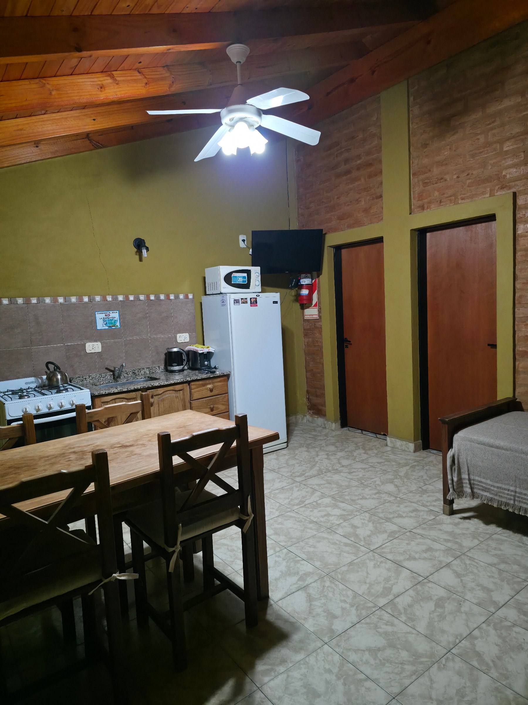 Cabañas totalmente equipadas. Abierto todo el año.