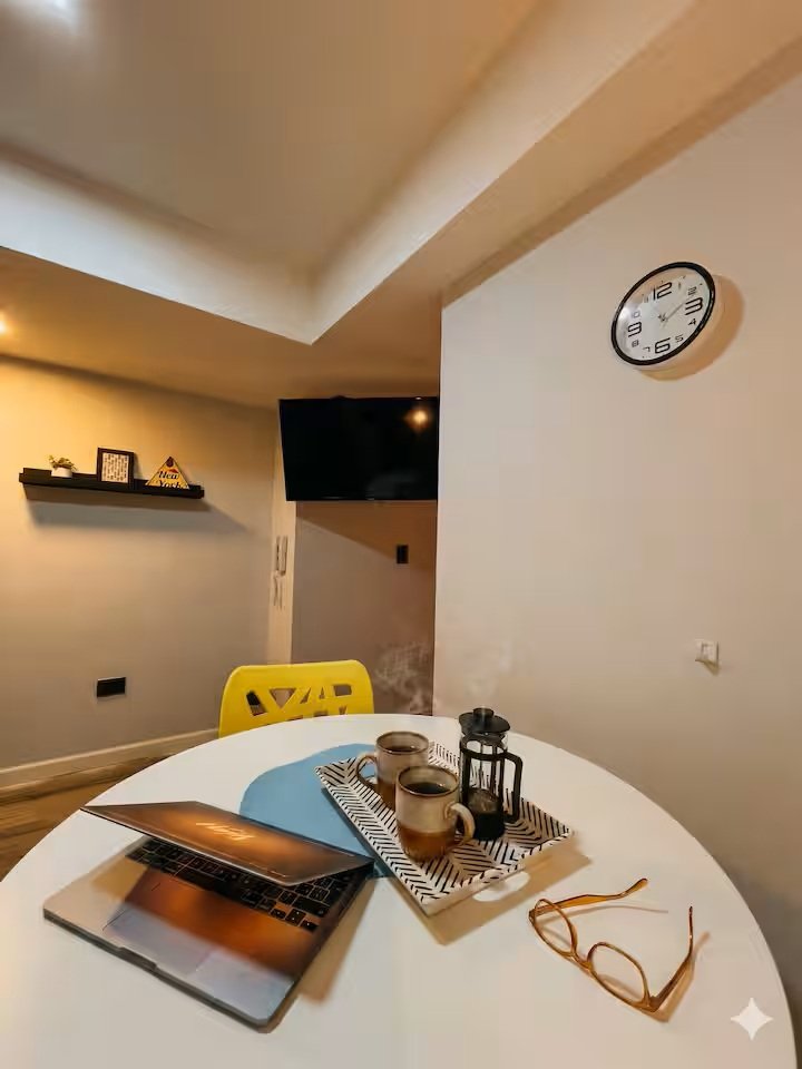 Monoambiente moderno con piscina · Patio Olmos