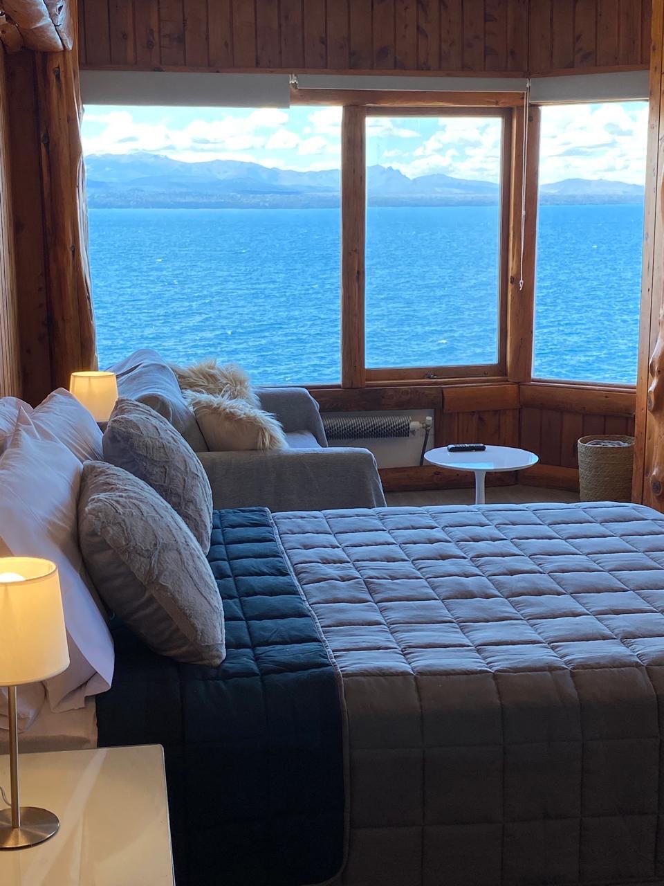 Departamento sobre el lago Nahuel Huapi