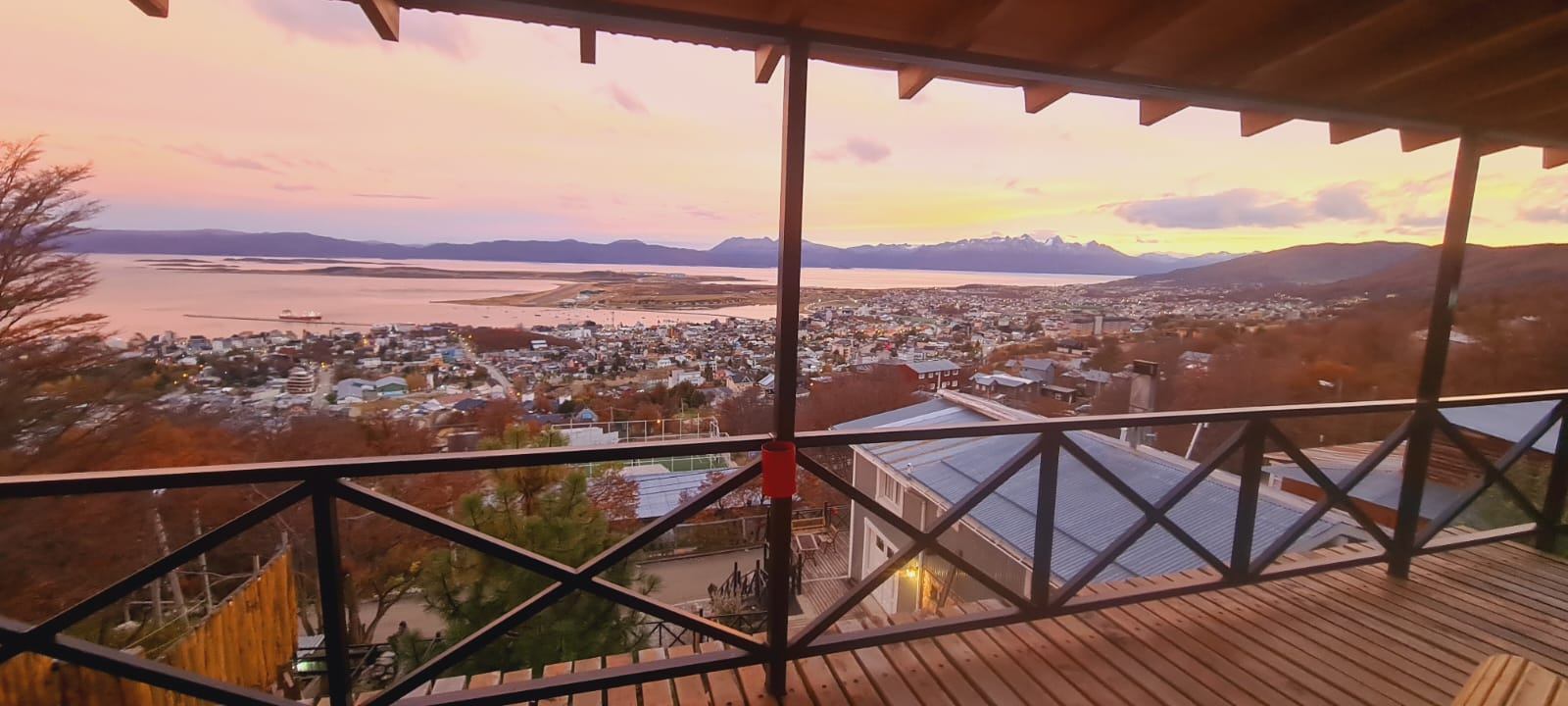 Cabañas Amaneceres del Beagle.Con la mejor vista lugar tranquilo cómodo y rústico.
 📞+542901516027⁠