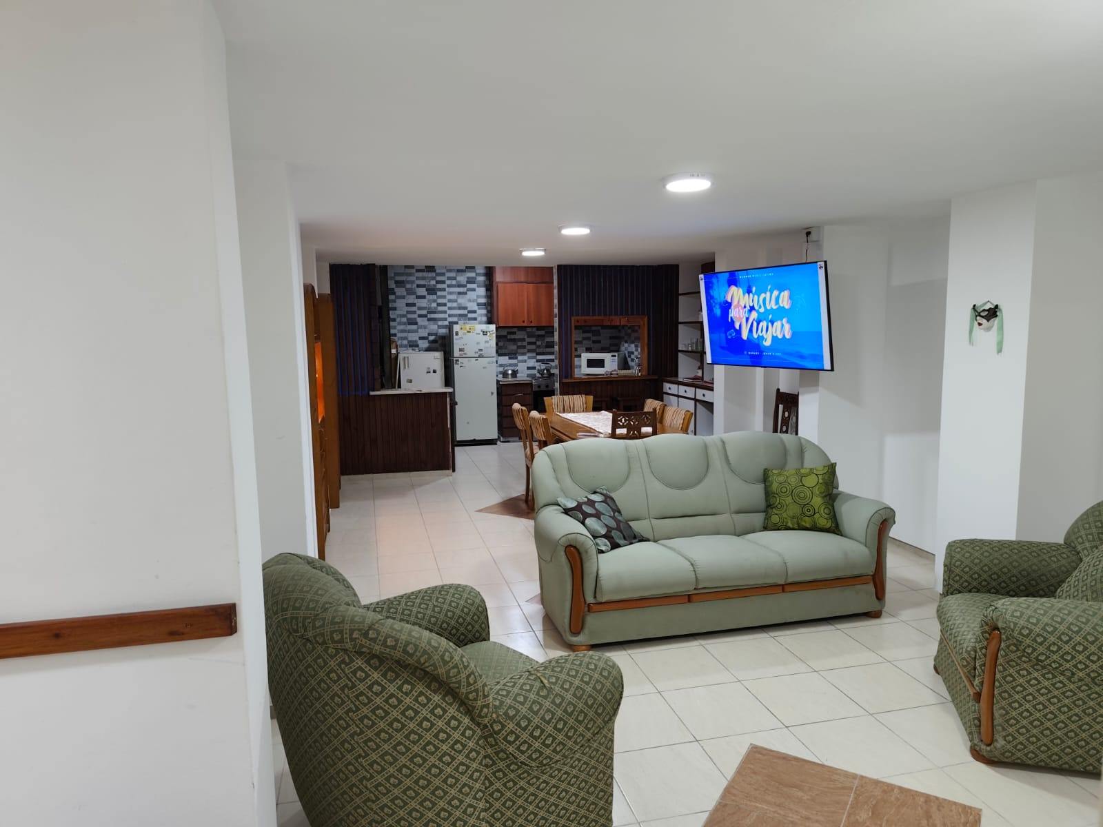 Piso apto para 6/7 Jovenes o flia. 90 metros Centro de Mar del Plata patio y parrilla unico