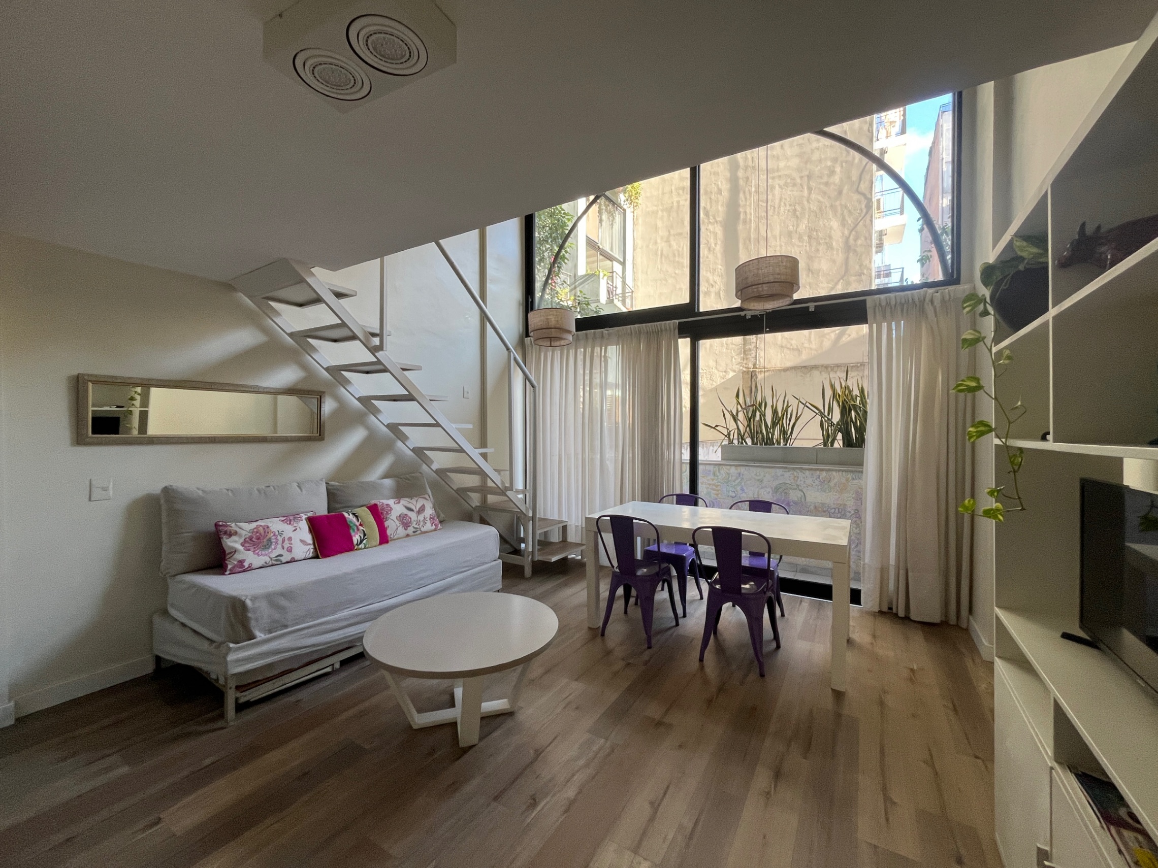 Duplex luminoso con pileta en Las Cañitas