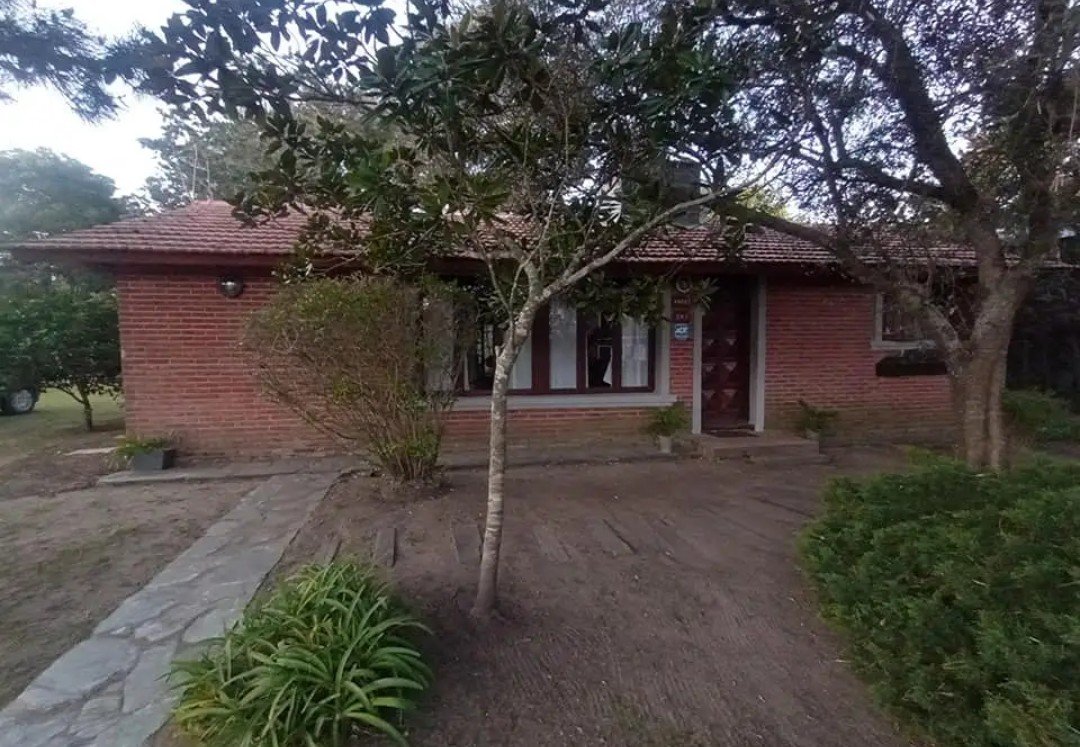 Casa intillatha se alquila casa muy buena ubicación zona muy tranquila a 400 MTRS del acceso a la playa para 7 hasta 8 p