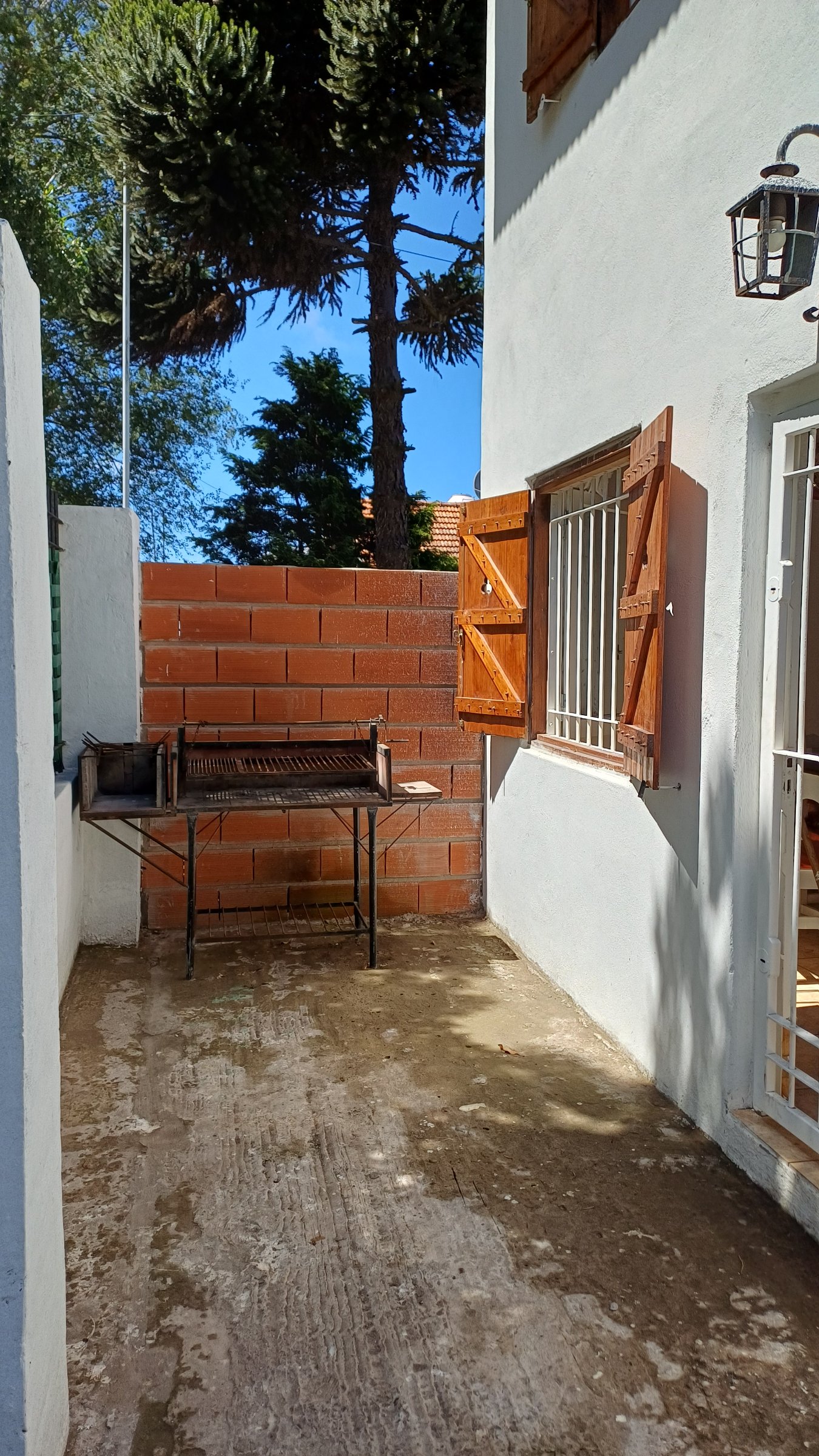 Casa cerca de la playa y el bosque.