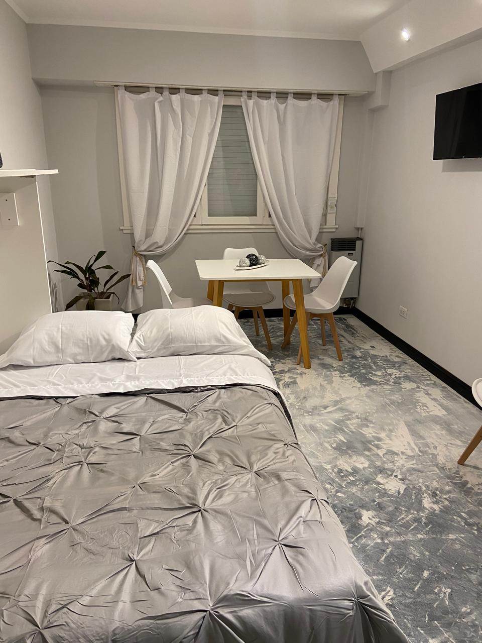 ¡Tu lugar ideal en MDQ! Monoambiente frente a Plaza Mitre