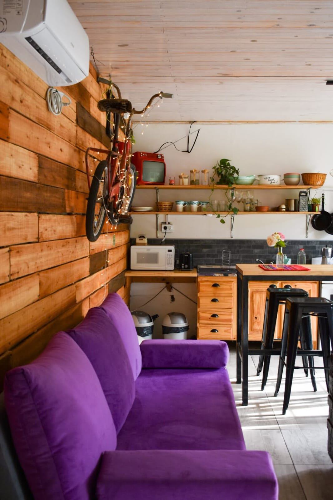 La Maruja es una hermosa casa ubicada en el Corazon de Chapadmalal. Equipada para 3 personas Cuenta con un dormitorio co
