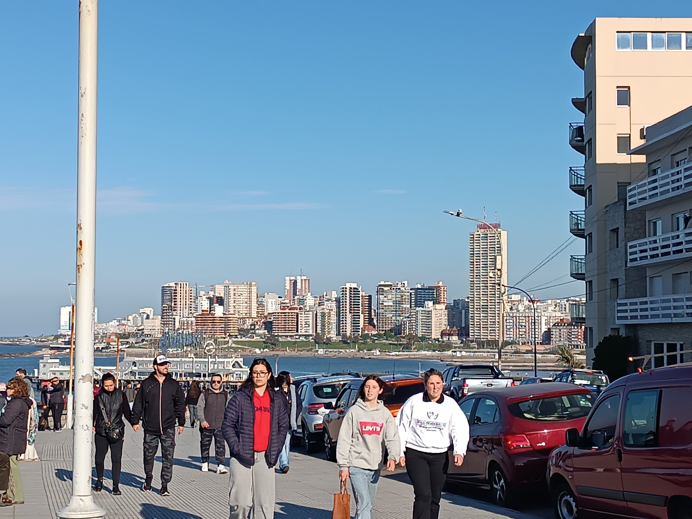 Moderno departamento en zona La Perla de Mar del Plata para 2 personas mínimo 2 días a 100 m de la playa