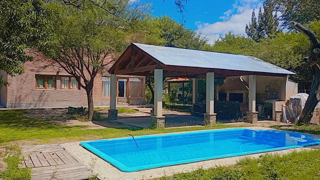 Casa en club privado El Bosque.