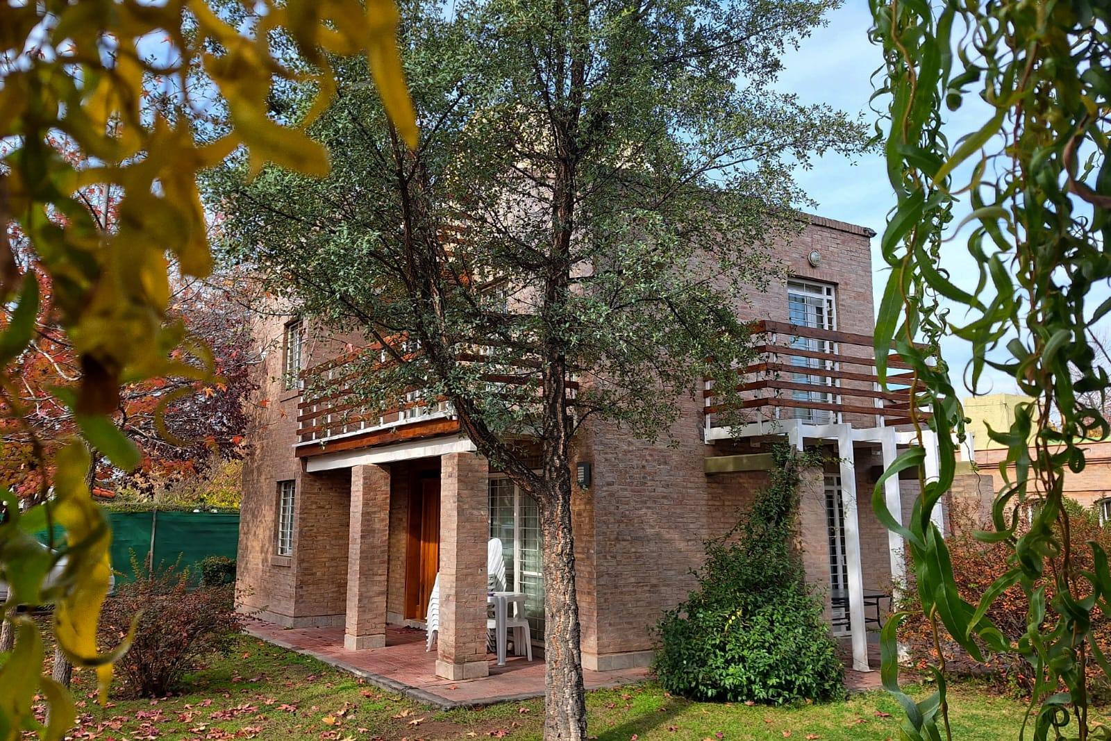 Catar Sensaciones. Casa con piscina en Chacras de Coria