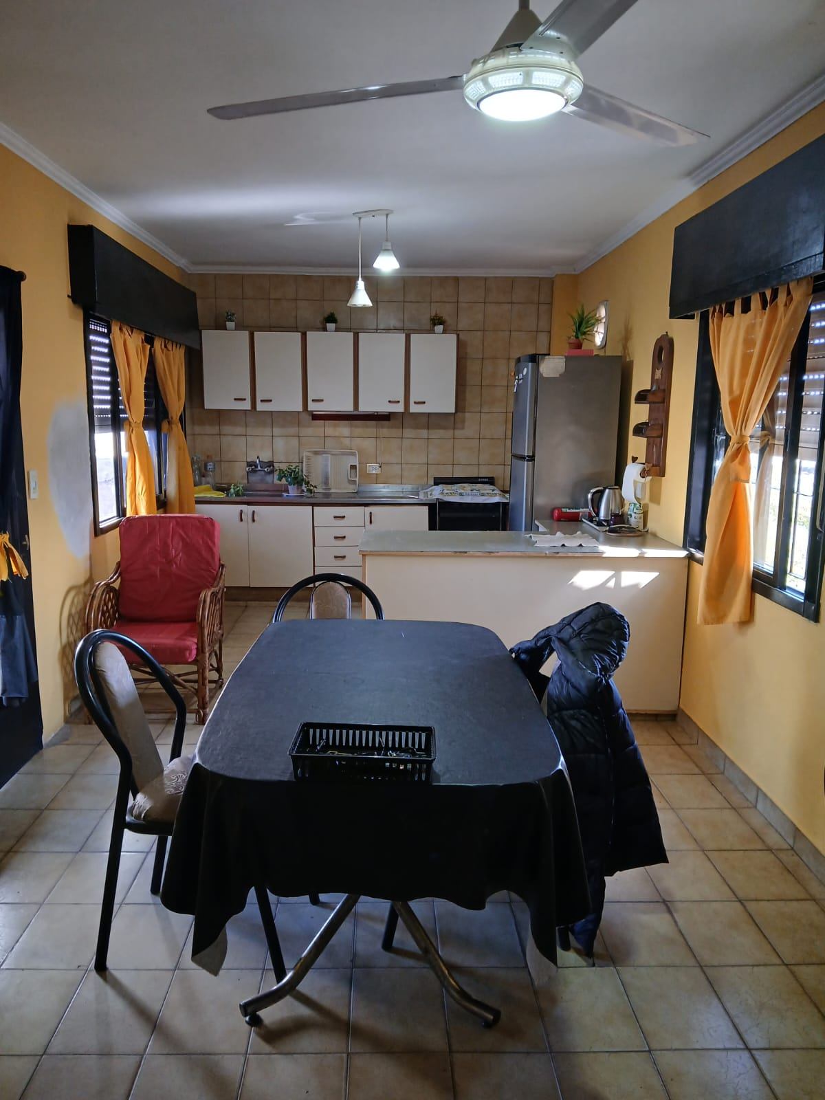 Casa Familiar 4 Habitaciones (3 Privadas + 1 con Separador) – Terraza – Garage – Balcon – Patio