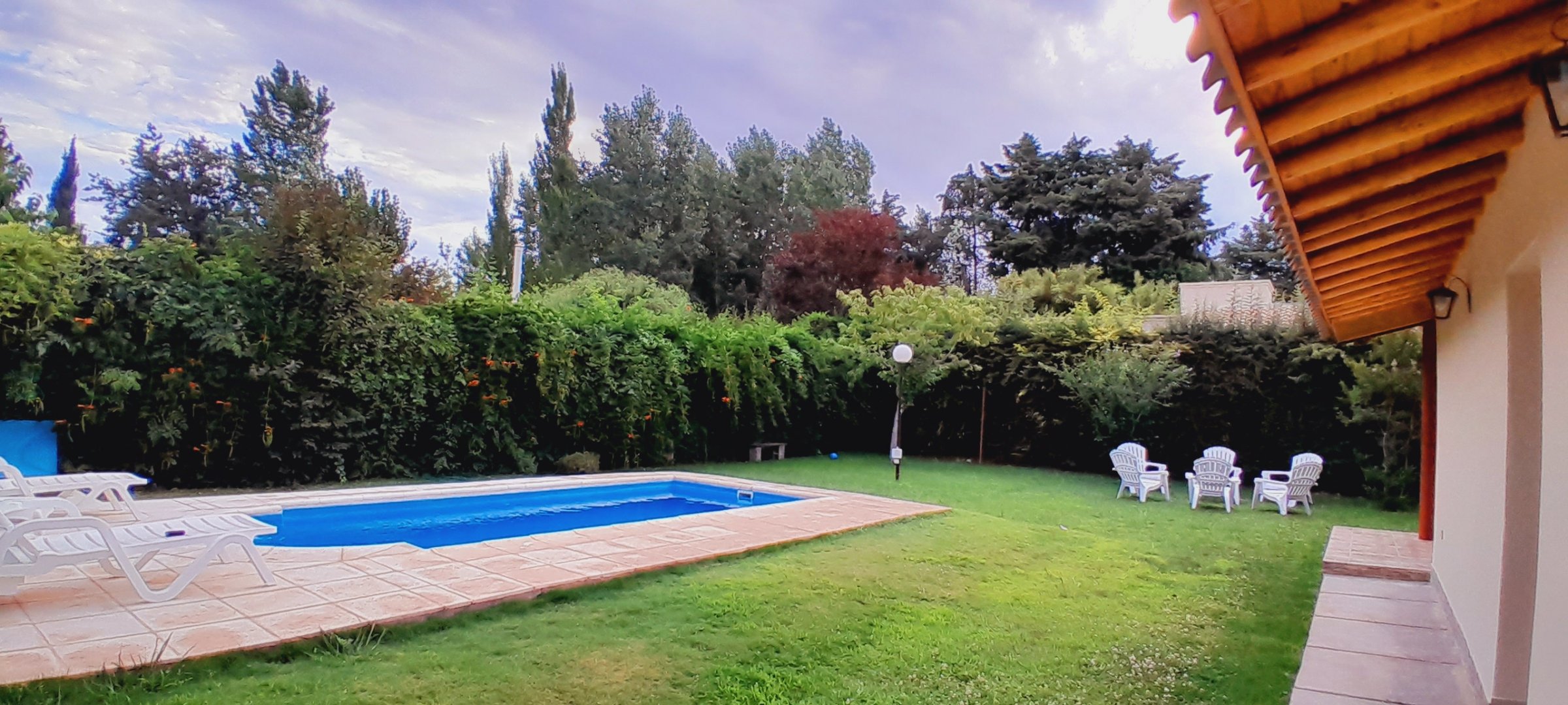 CASAS CON PARQUE Y PISCINA