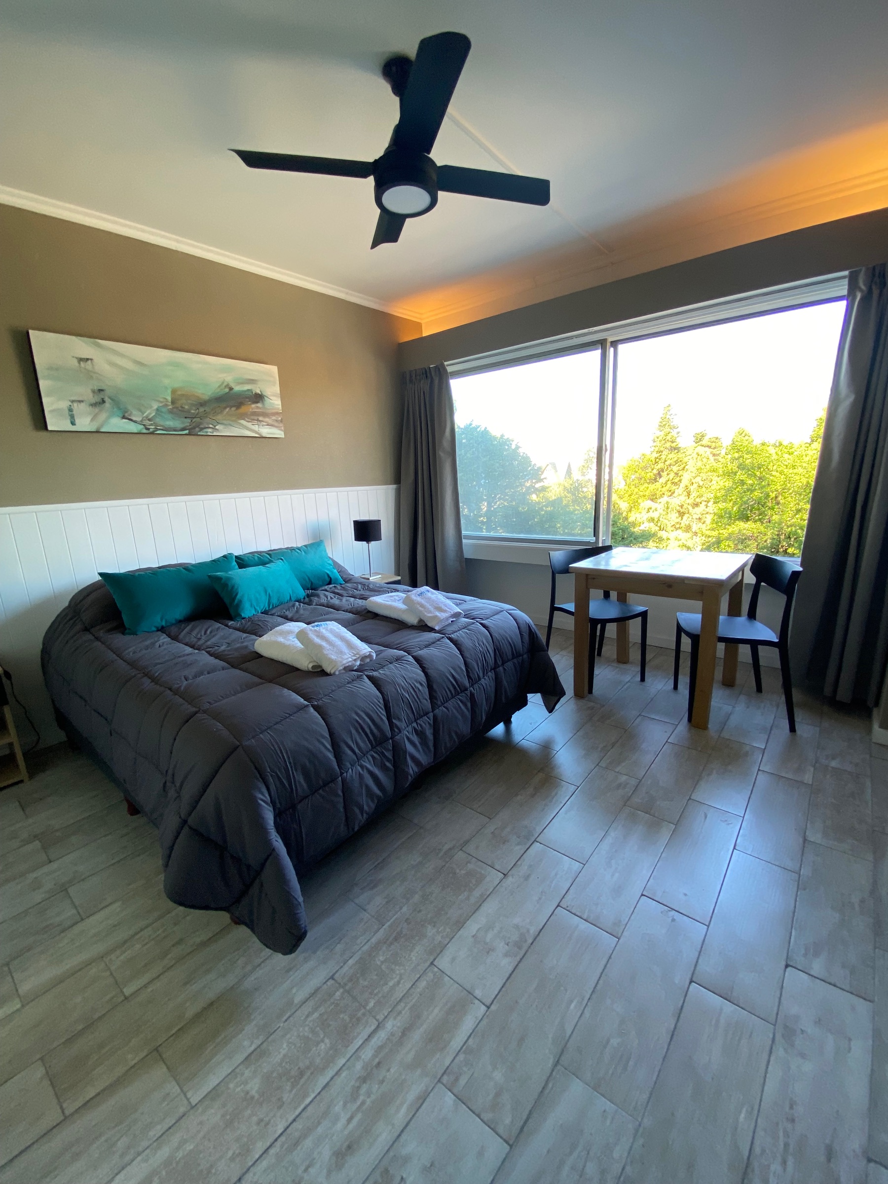 Departamento para dos personas céntrico y con vista al lago.