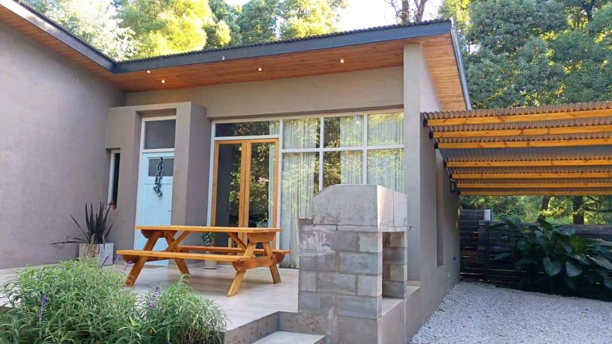 Casa en el Bosque Peralta Ramos con parrilla y cochera – Mar del Plata – By Lofty