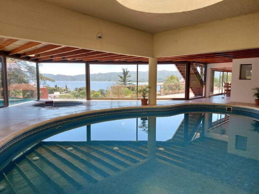 Villa vista al lago con piscina cubierta para 16 – Villa Carlos Paz – By Lofty